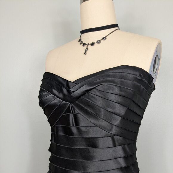 BCBG Prom Dress Maxi Gown 10 Black Ruffle Strapless Glam Goth Satin Tier Classic - Picture 6 of 14